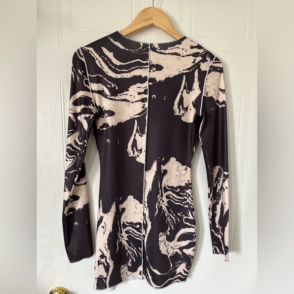 DAILY Marble Print Long-Sleeve Body-con dress - Picture 2 of 7
